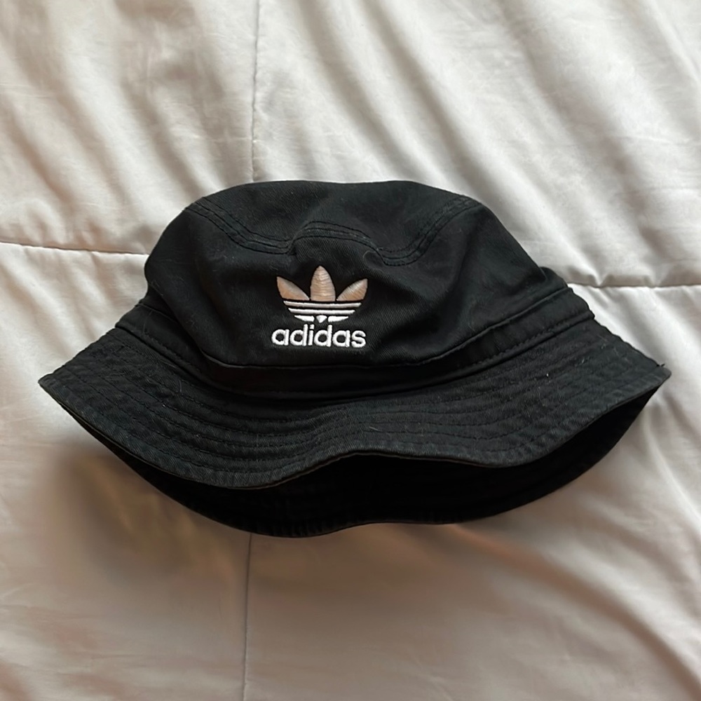 adidas black bucket hat